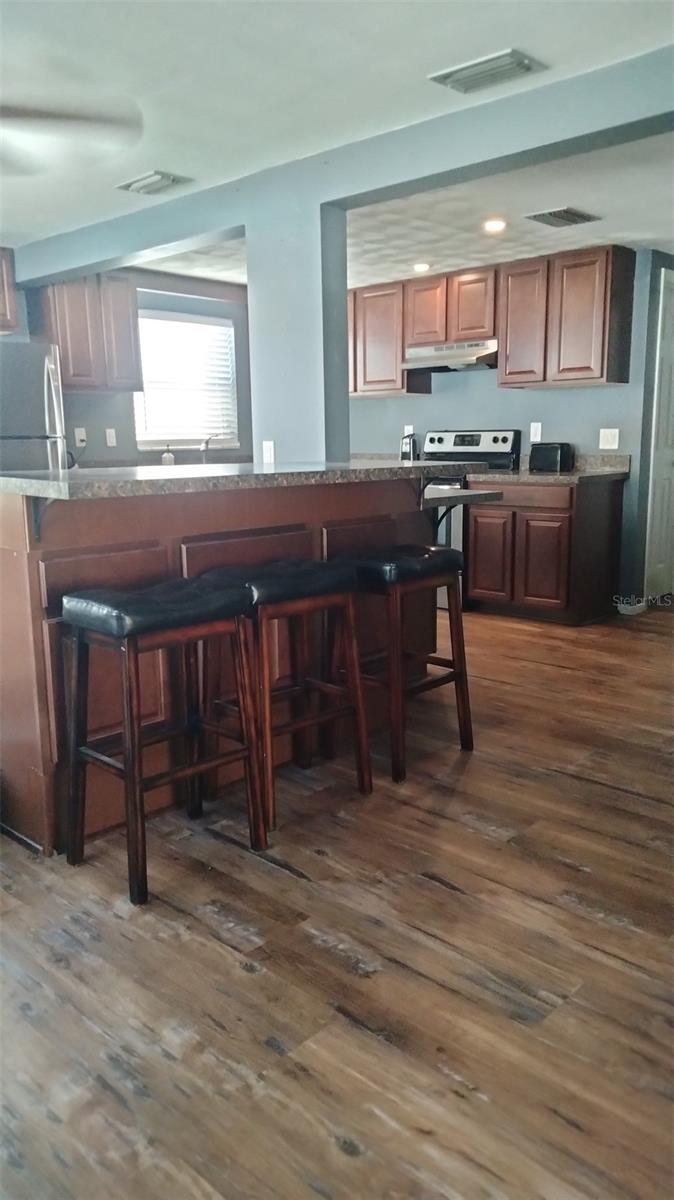 Listing photo id 3 for 5245 Bluejay Drive