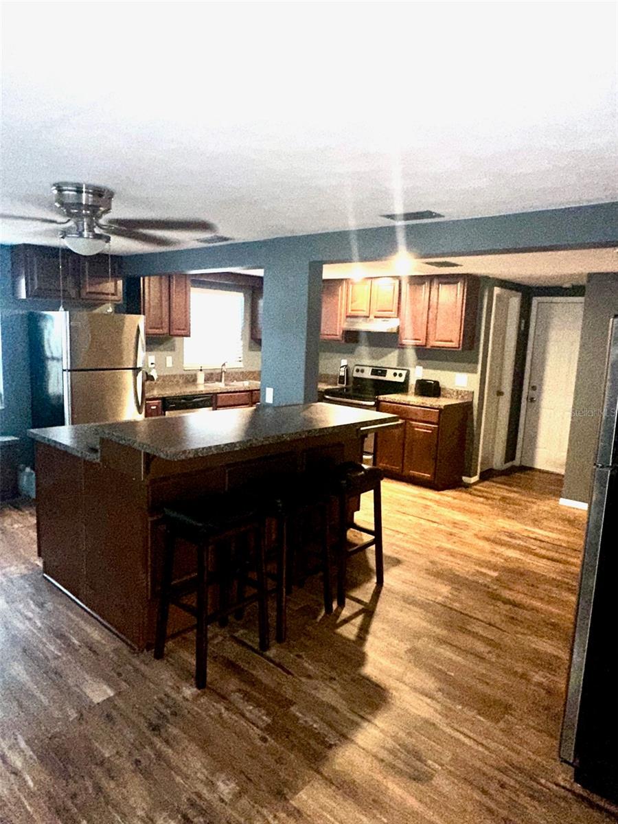 Listing photo id 4 for 5245 Bluejay Drive