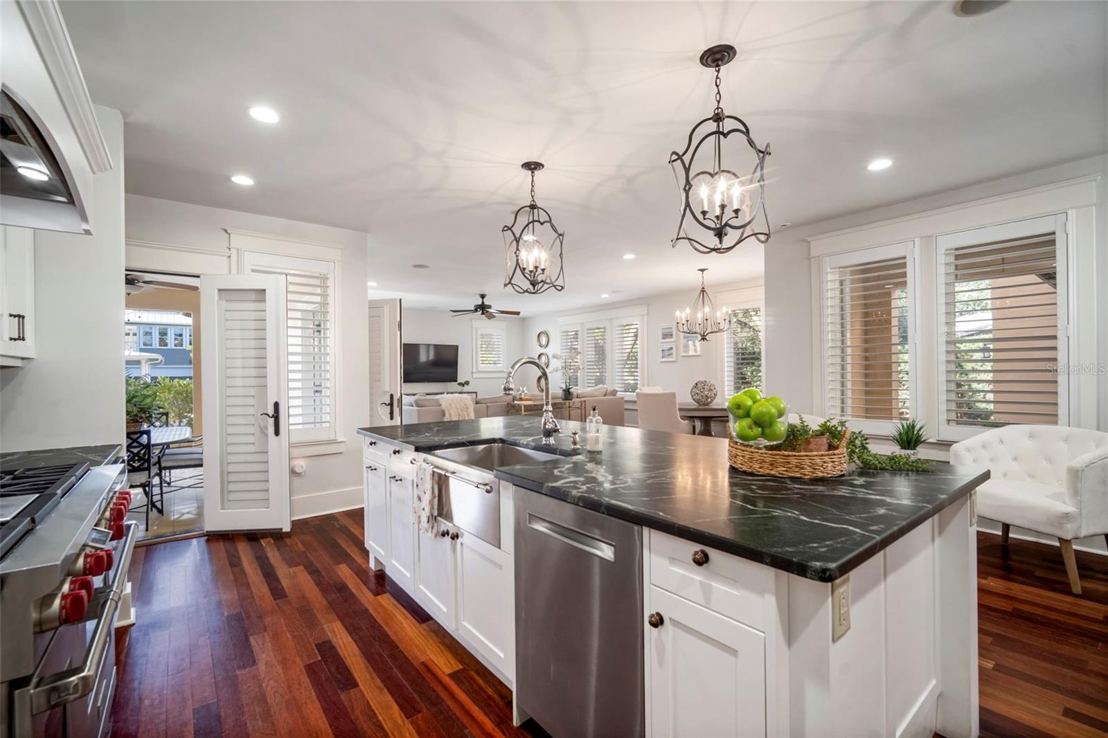 Listing photo id 8 for 1821 Richardson Place