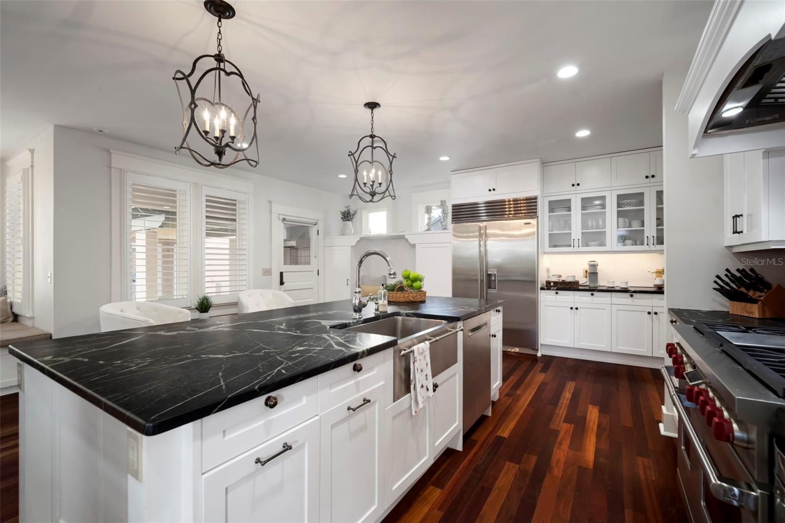 Listing photo id 9 for 1821 Richardson Place