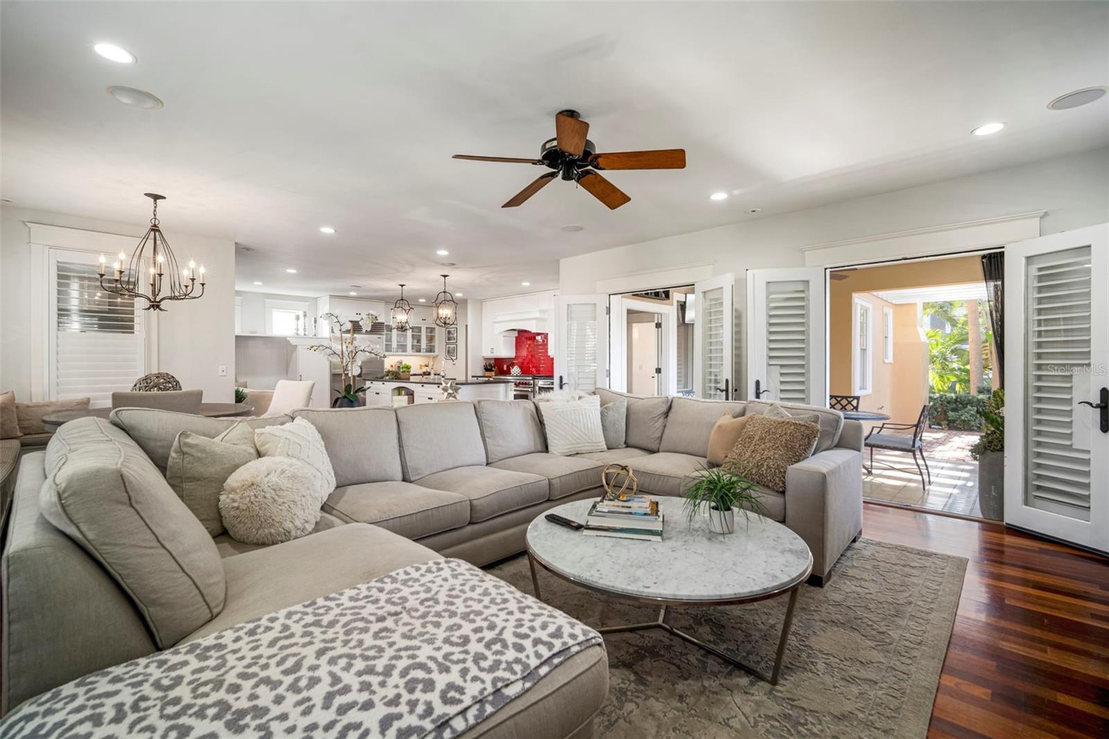 Listing photo id 12 for 1821 Richardson Place