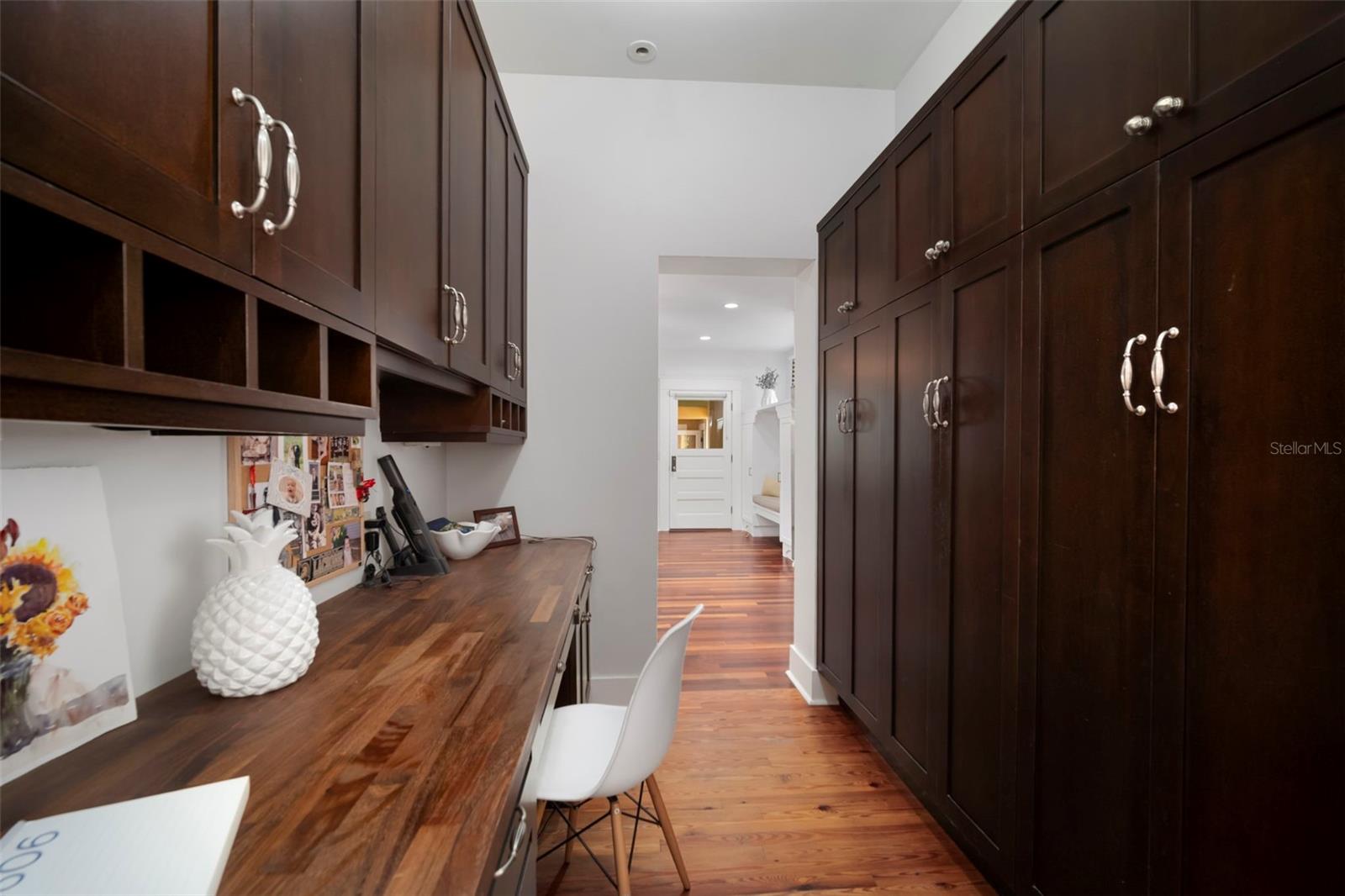 Listing photo id 19 for 1821 Richardson Place