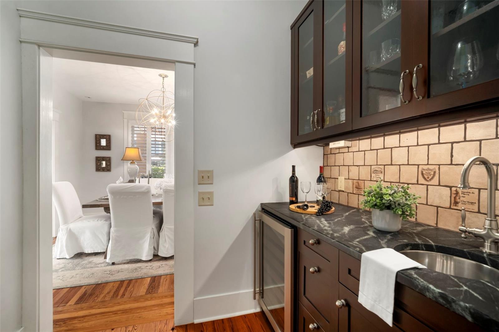 Listing photo id 20 for 1821 Richardson Place