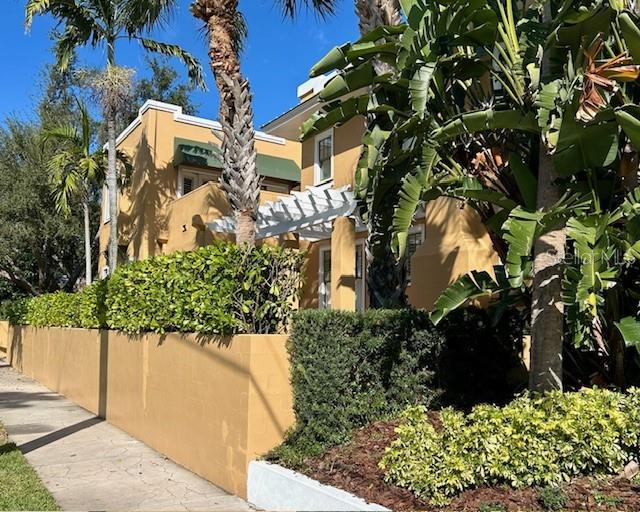 Listing photo id 1 for 1821 Richardson Place