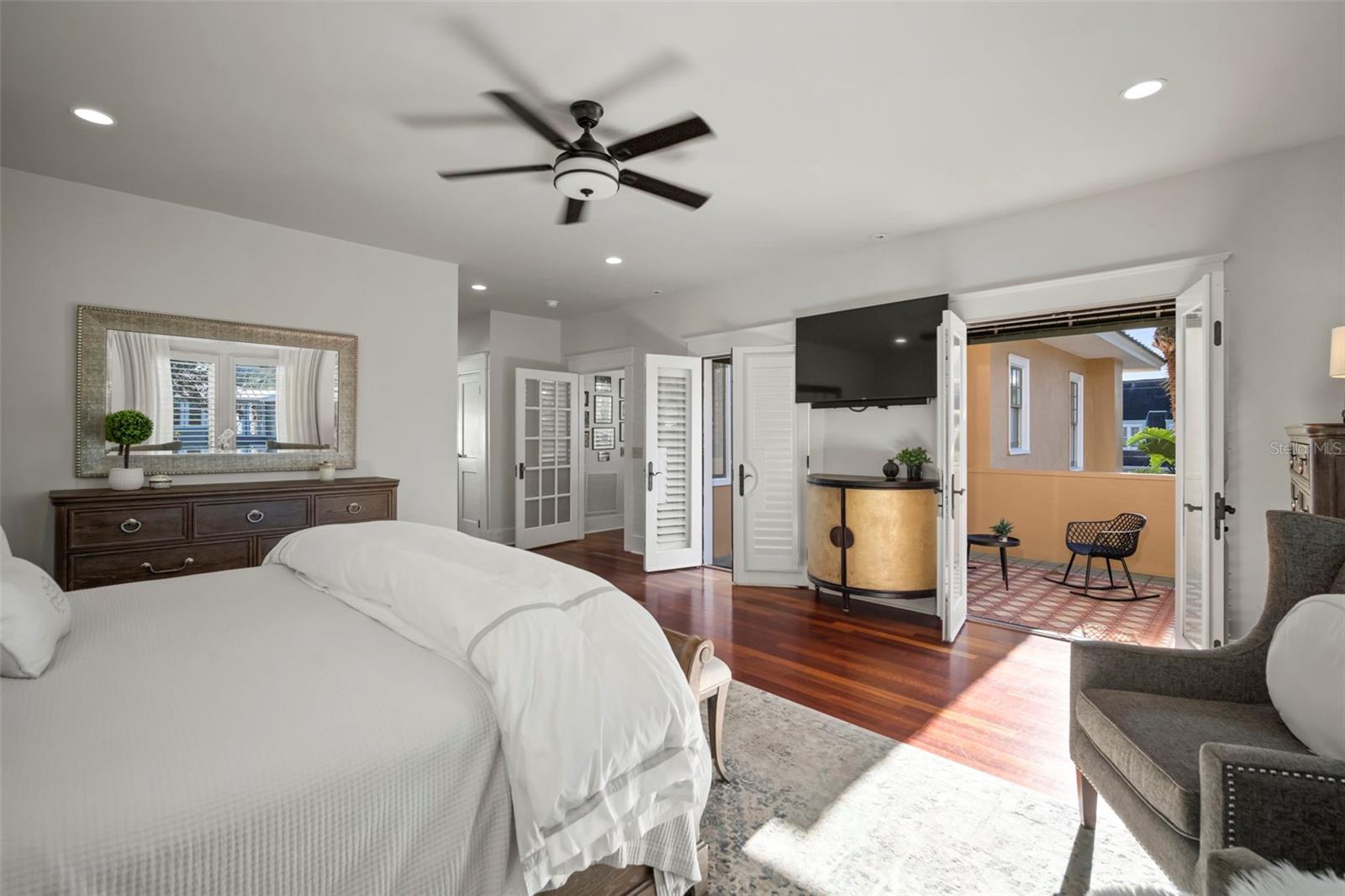 Listing photo id 32 for 1821 Richardson Place