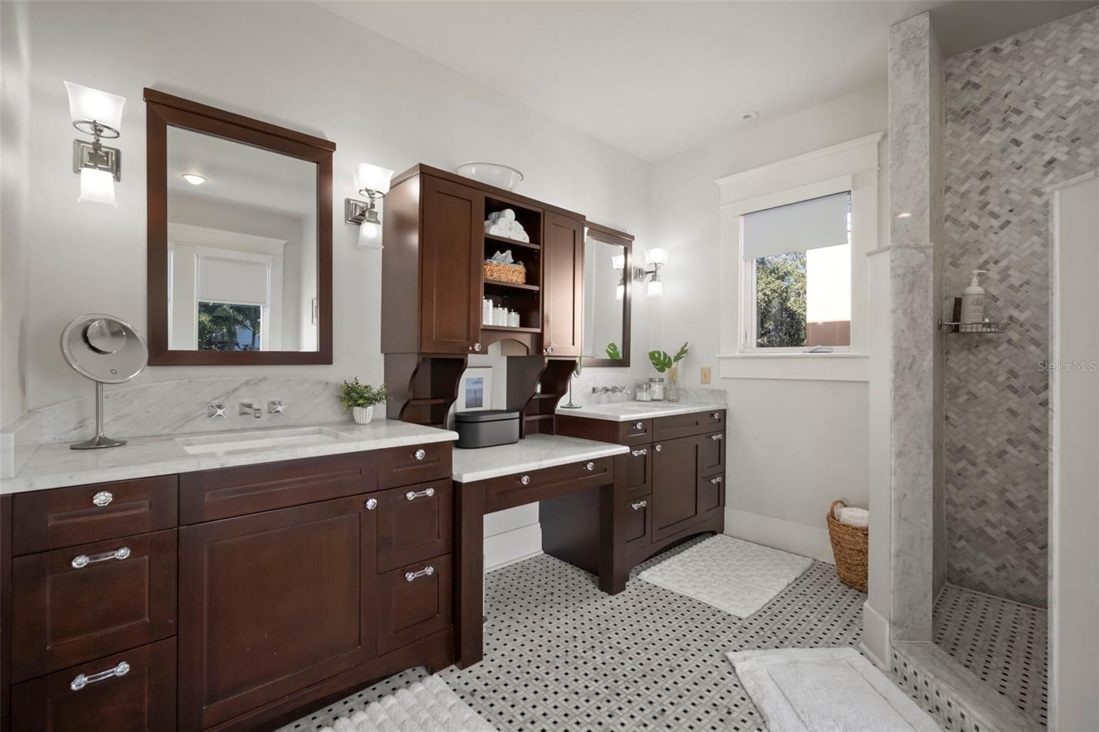 Listing photo id 36 for 1821 Richardson Place