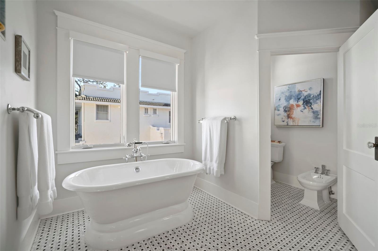 Listing photo id 37 for 1821 Richardson Place