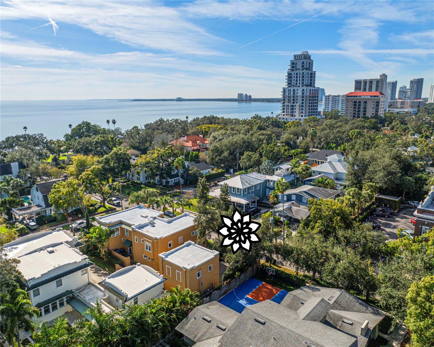 Listing photo id 2 for 1821 Richardson Place