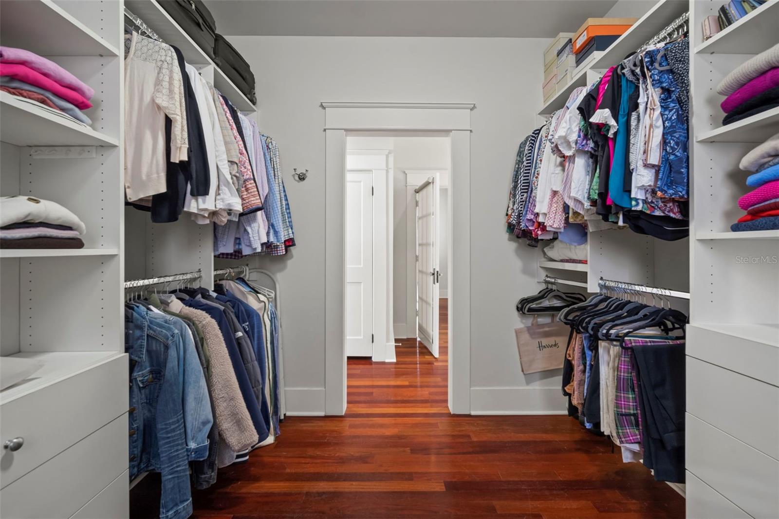 Listing photo id 38 for 1821 Richardson Place