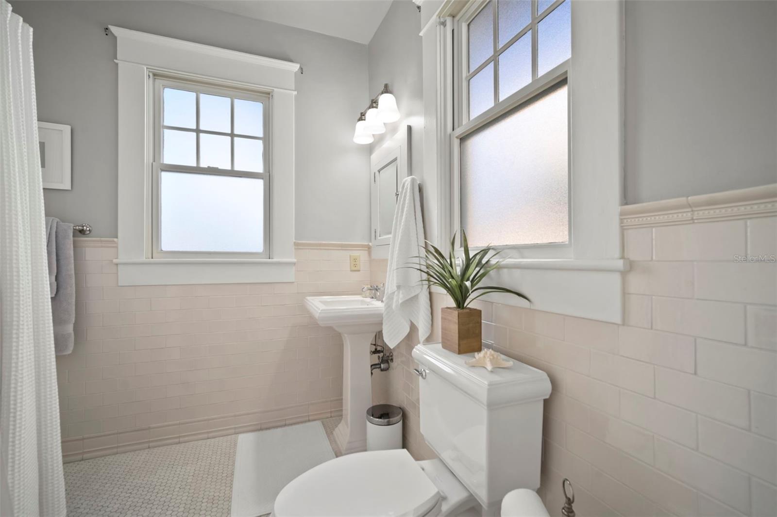 Listing photo id 44 for 1821 Richardson Place