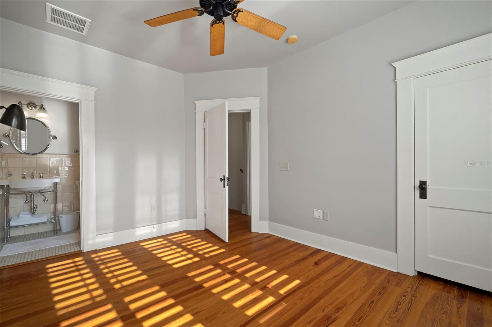 Listing photo id 46 for 1821 Richardson Place