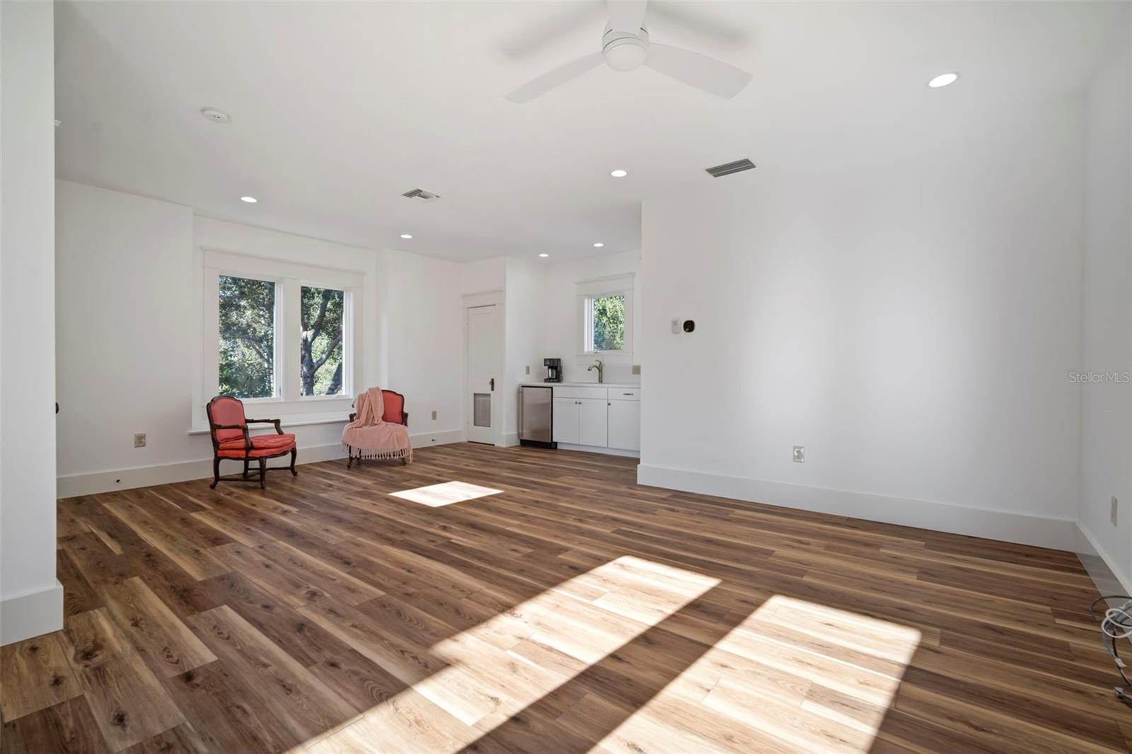 Listing photo id 50 for 1821 Richardson Place