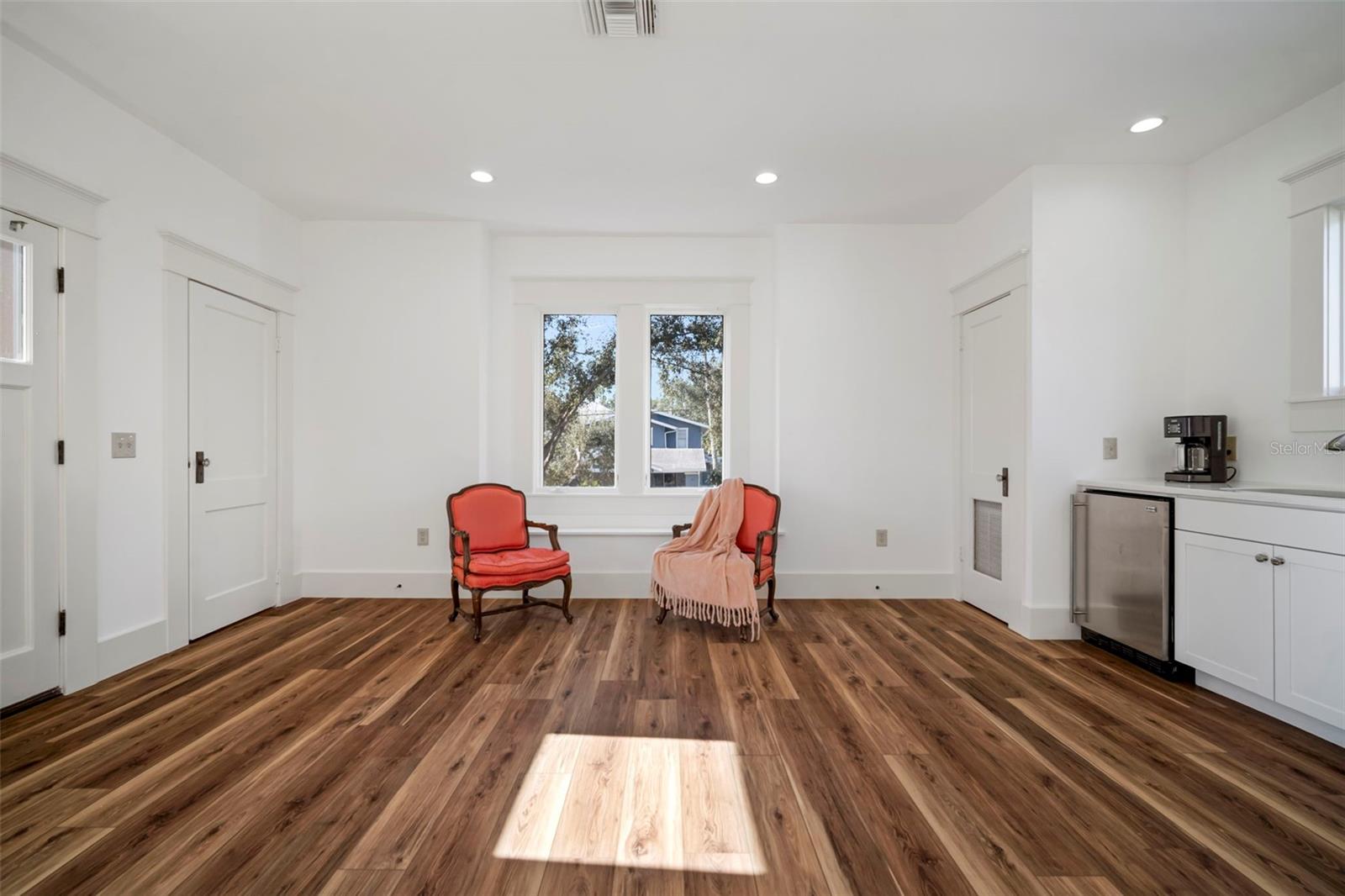 Listing photo id 51 for 1821 Richardson Place