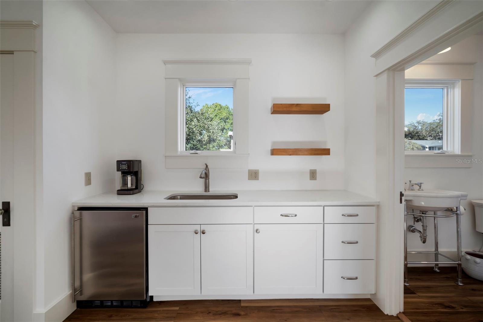 Listing photo id 52 for 1821 Richardson Place