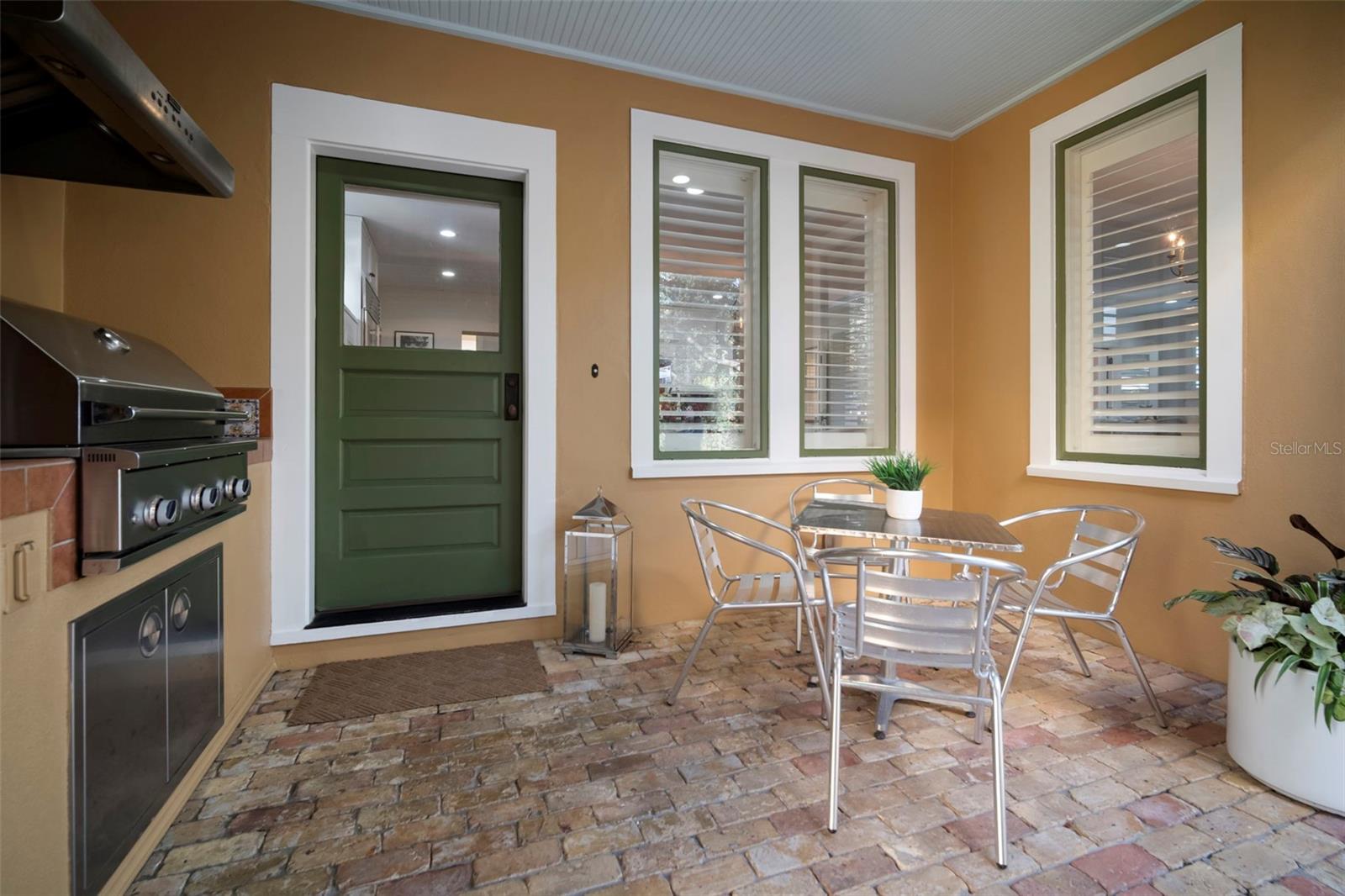 Listing photo id 55 for 1821 Richardson Place