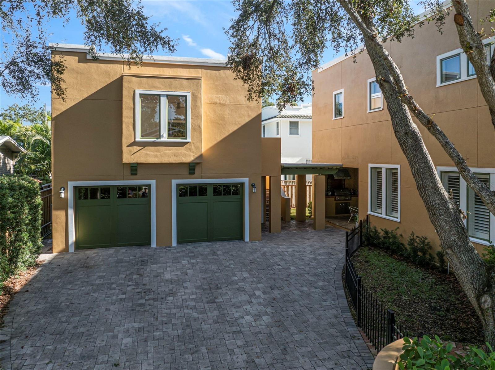 Listing photo id 56 for 1821 Richardson Place