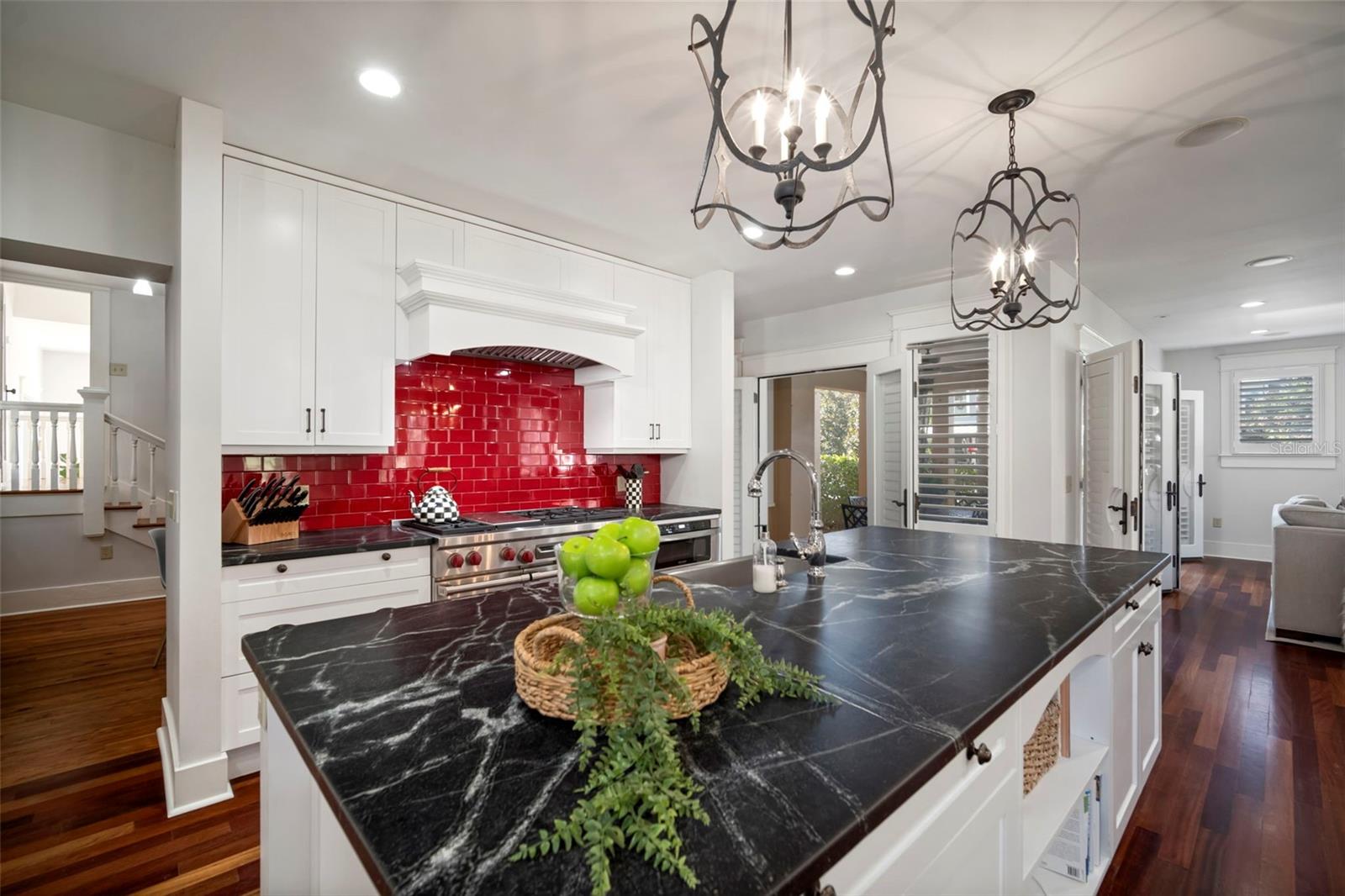 Listing photo id 7 for 1821 Richardson Place