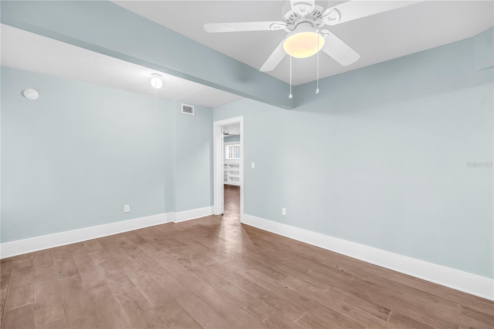 Image 13 of 54 For 1012 Granville Court N