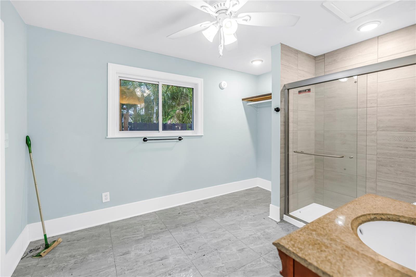 Image 14 of 54 For 1012 Granville Court N