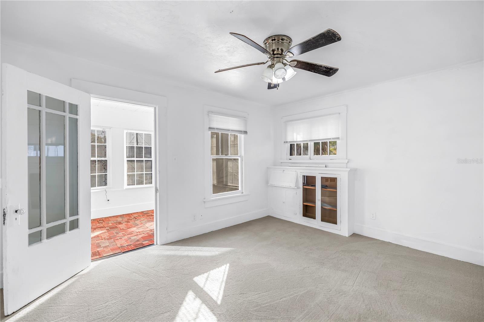 Image 22 of 54 For 1012 Granville Court N