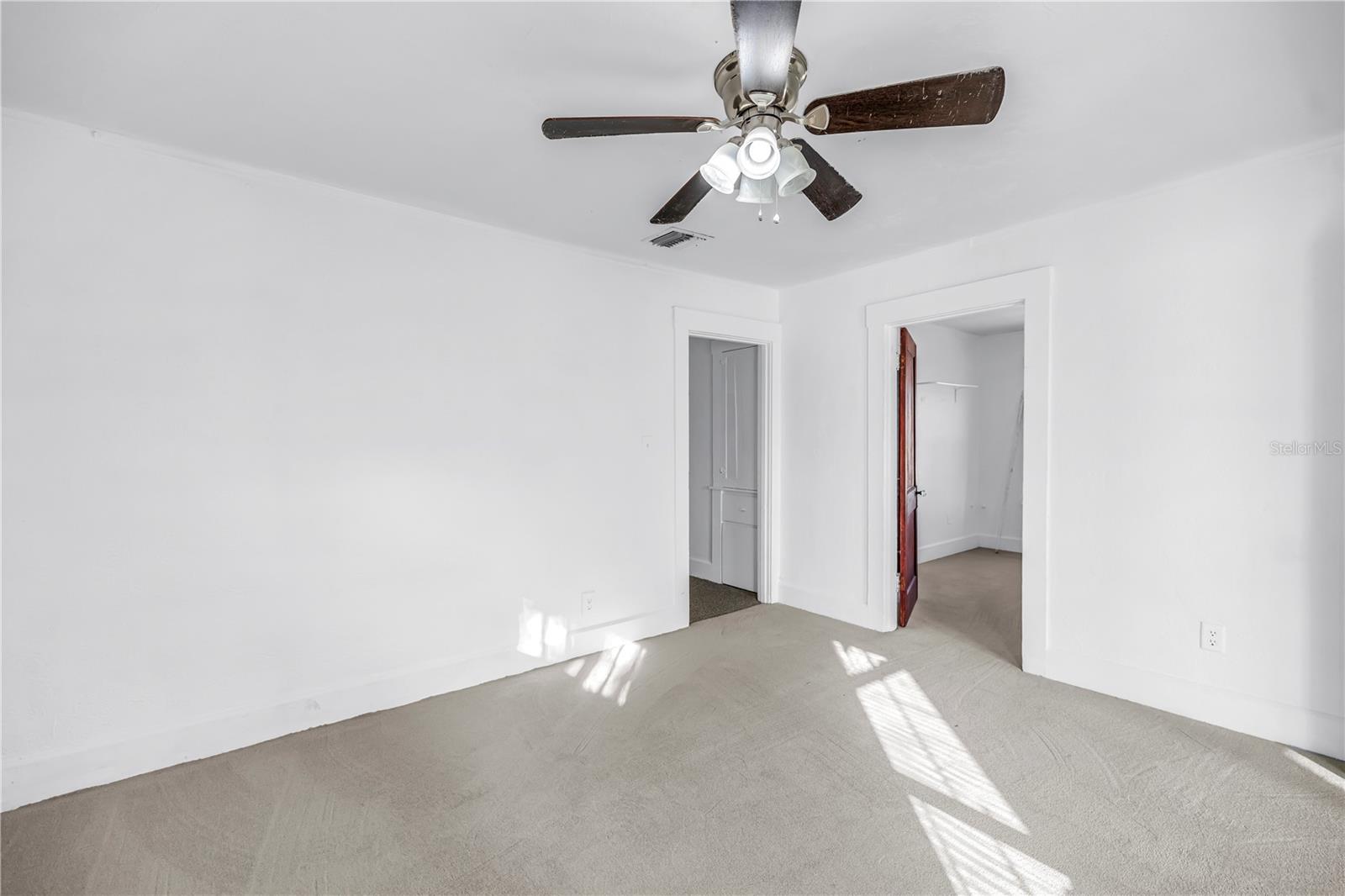 Image 23 of 54 For 1012 Granville Court N