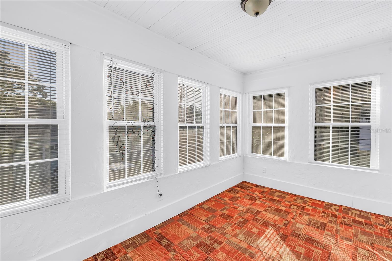 Image 26 of 54 For 1012 Granville Court N