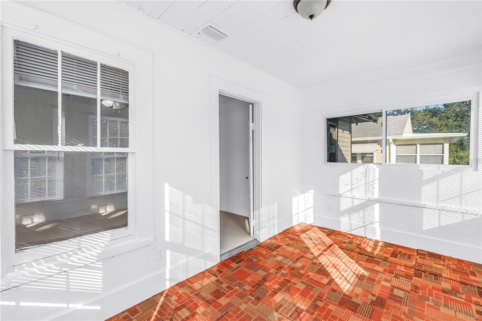 Image 27 of 54 For 1012 Granville Court N