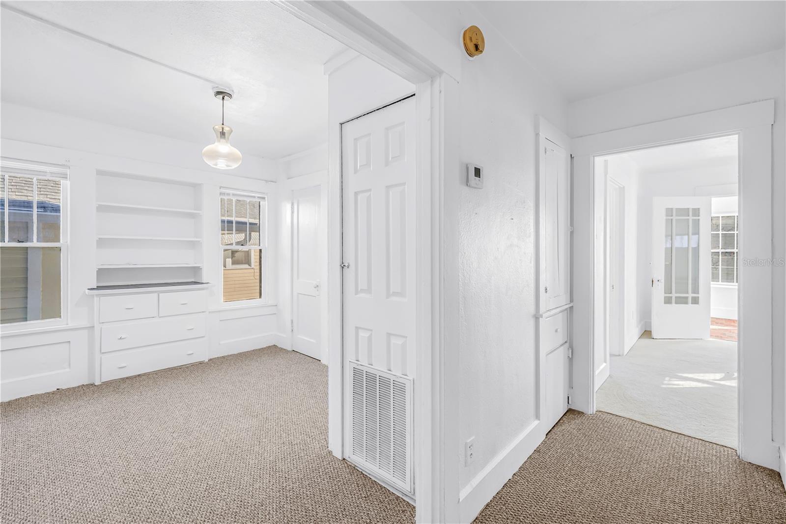 Image 28 of 54 For 1012 Granville Court N