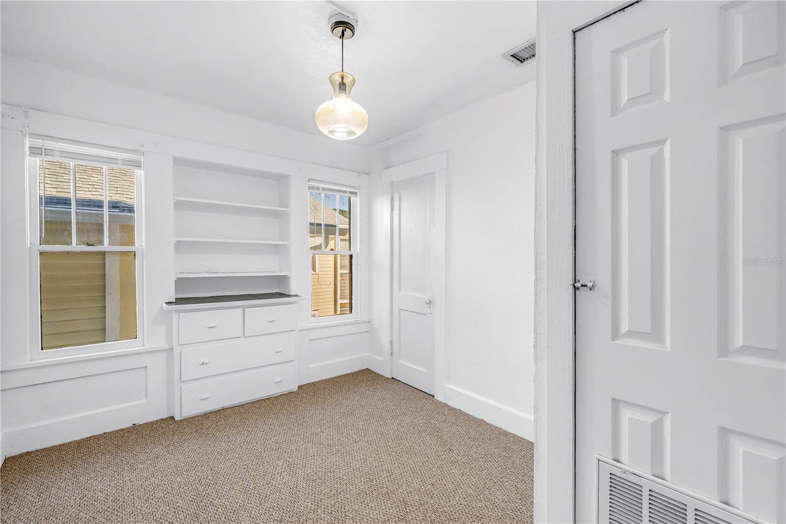 Image 29 of 54 For 1012 Granville Court N