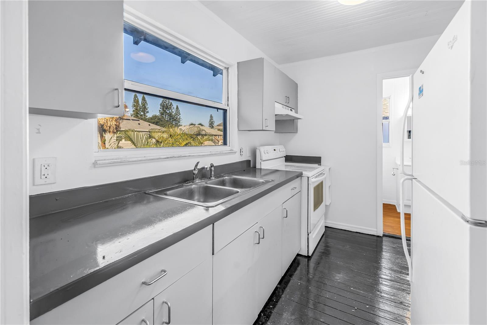 Image 33 of 54 For 1012 Granville Court N