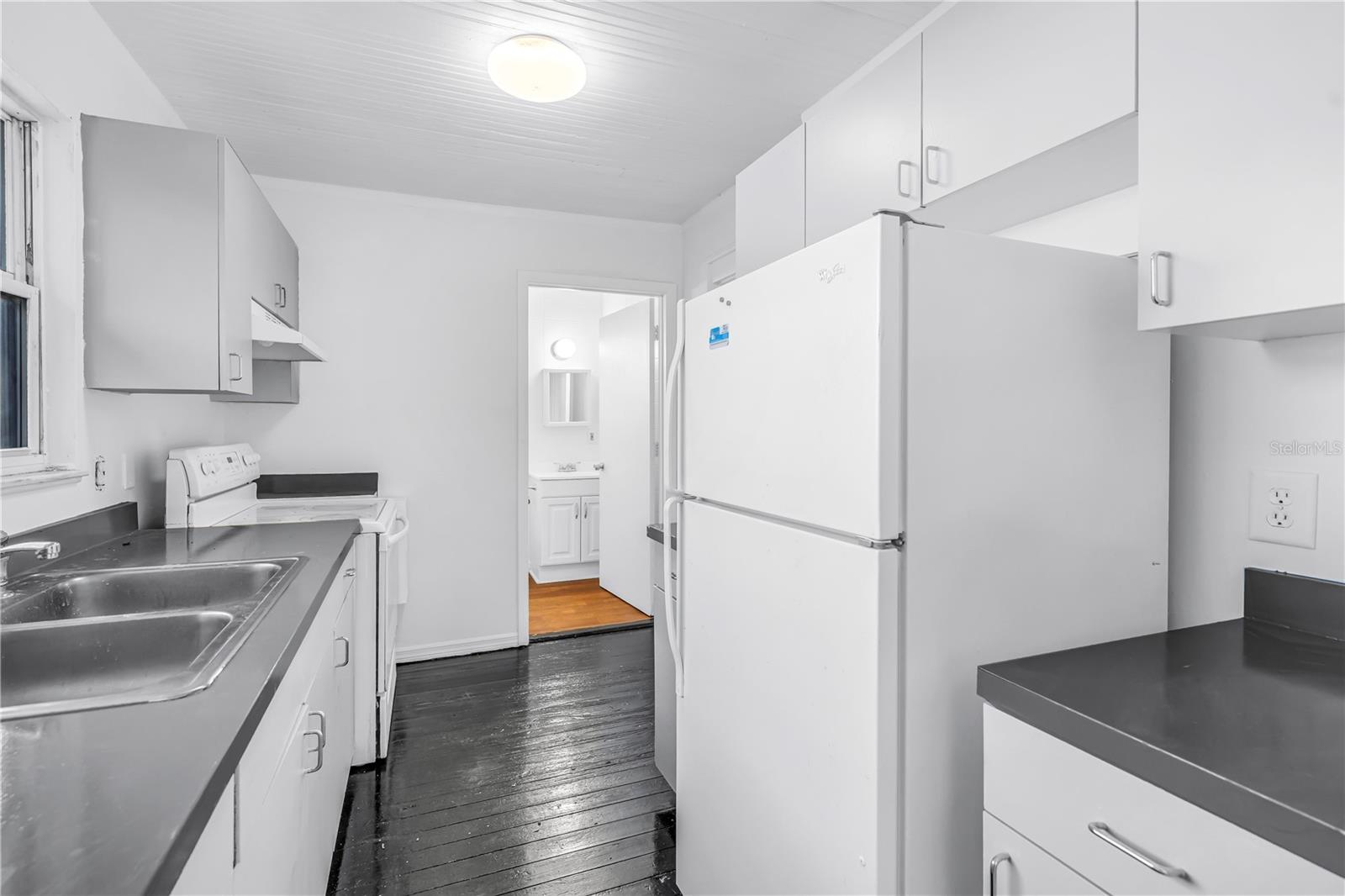 Image 34 of 54 For 1012 Granville Court N