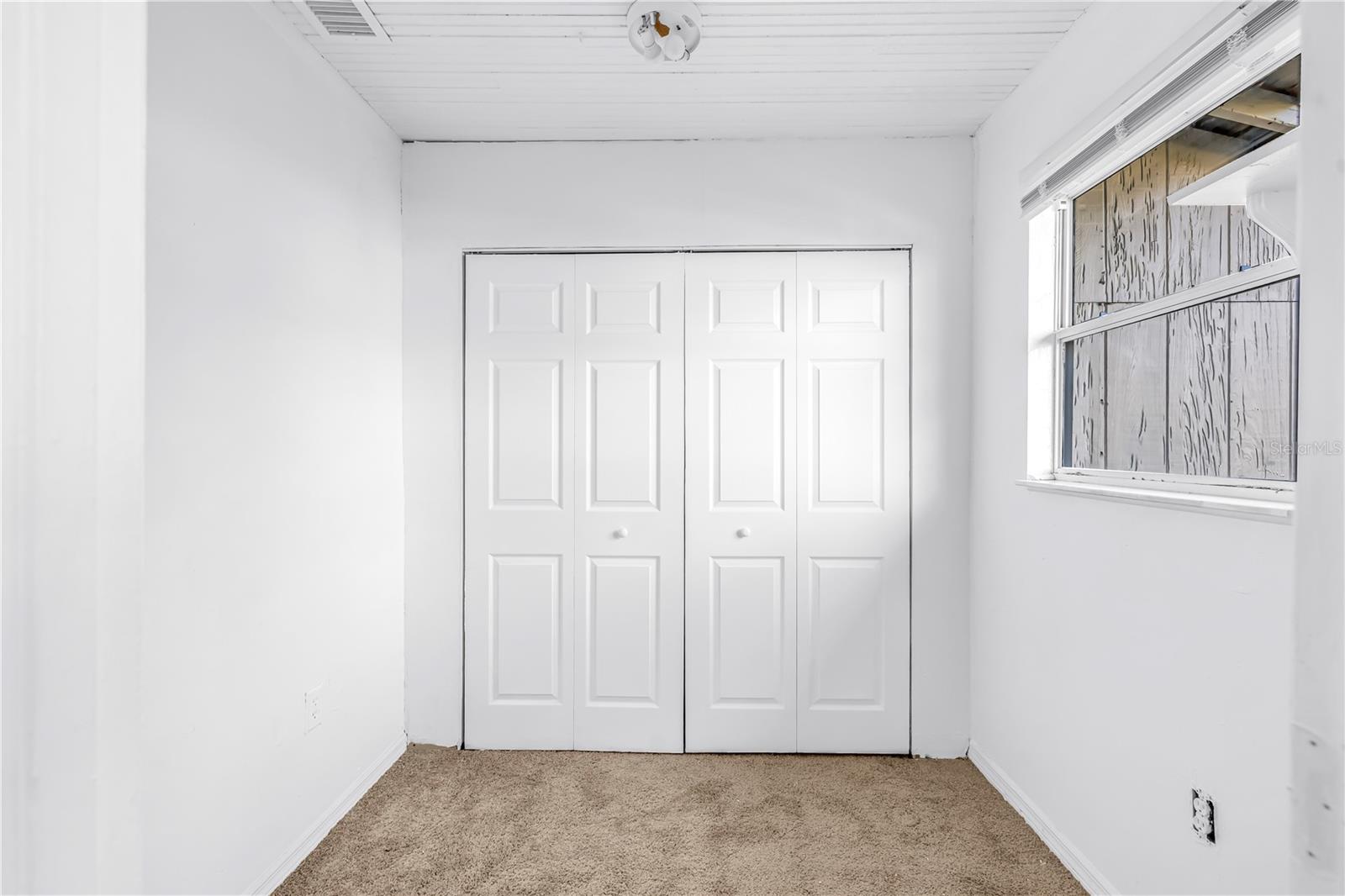 Image 35 of 54 For 1012 Granville Court N