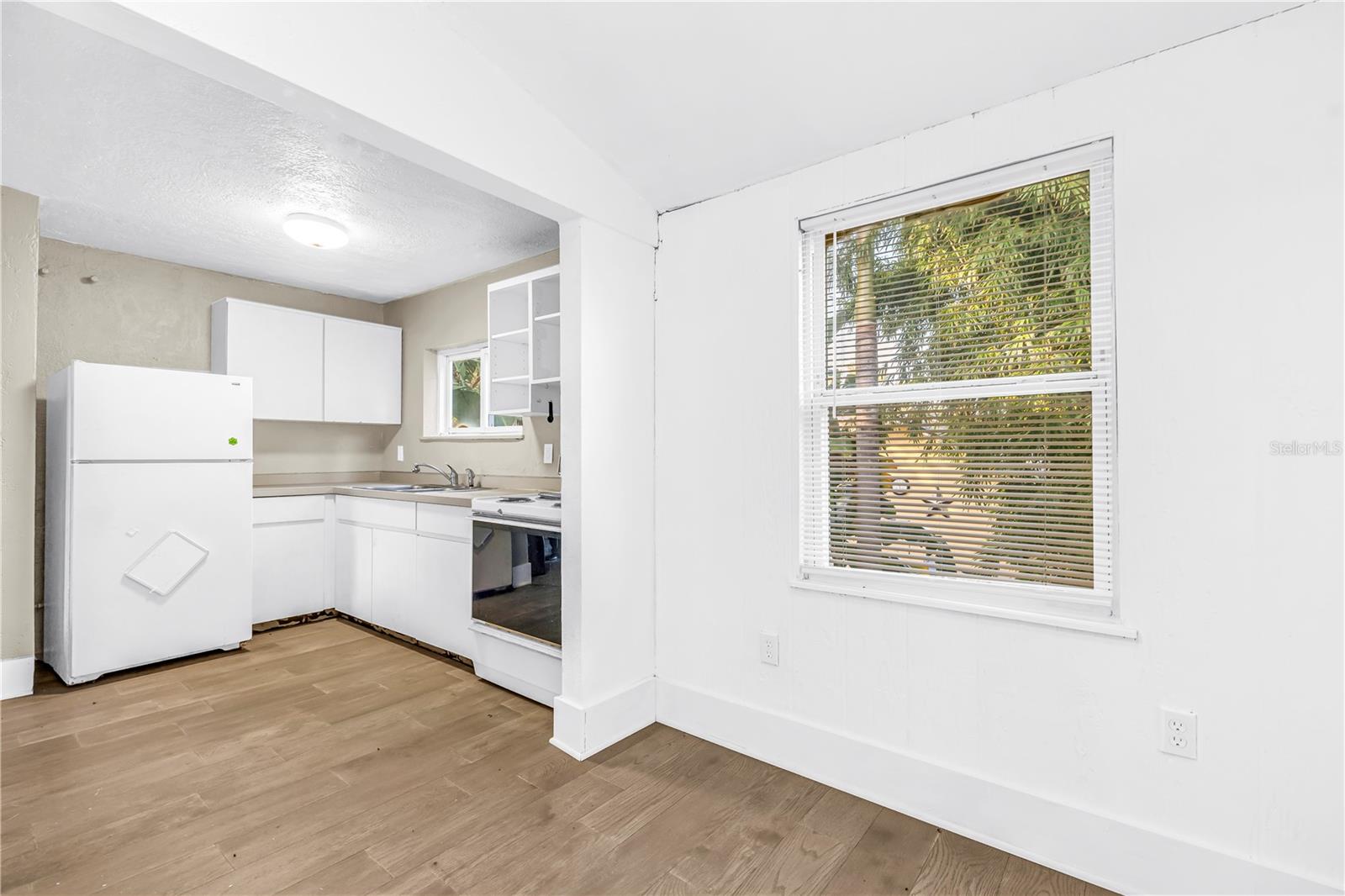 Image 38 of 54 For 1012 Granville Court N