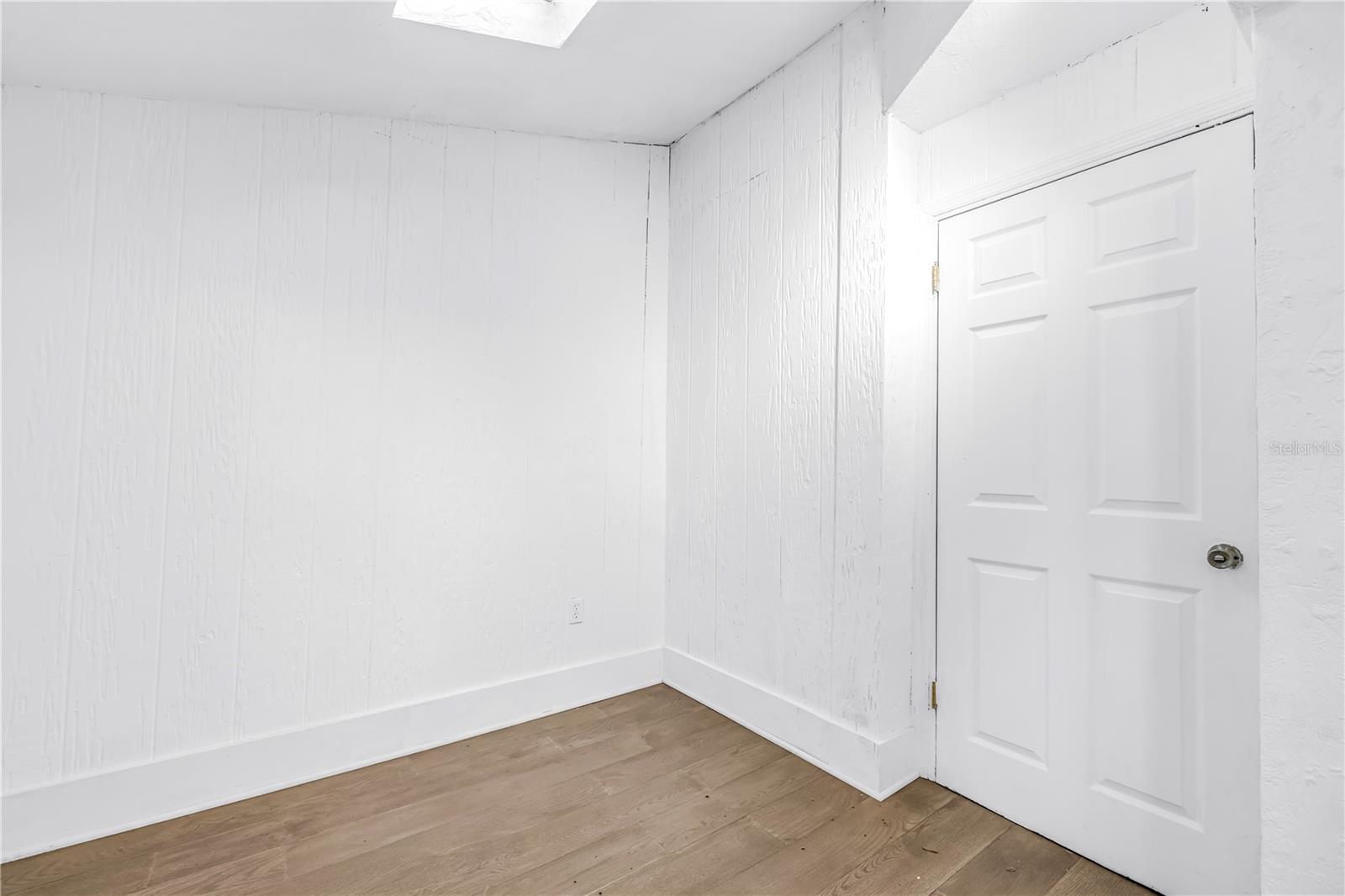 Image 39 of 54 For 1012 Granville Court N