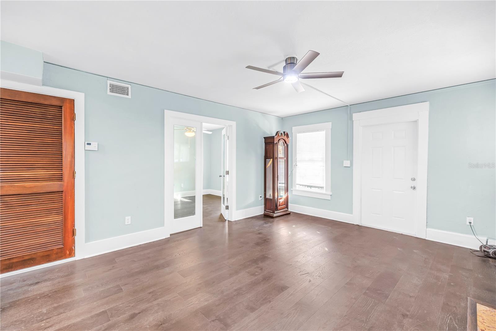 Image 4 of 54 For 1012 Granville Court N