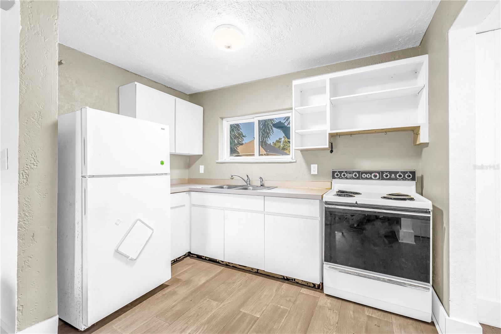 Image 40 of 54 For 1012 Granville Court N