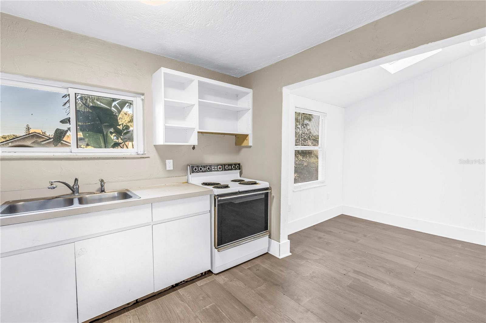 Image 41 of 54 For 1012 Granville Court N