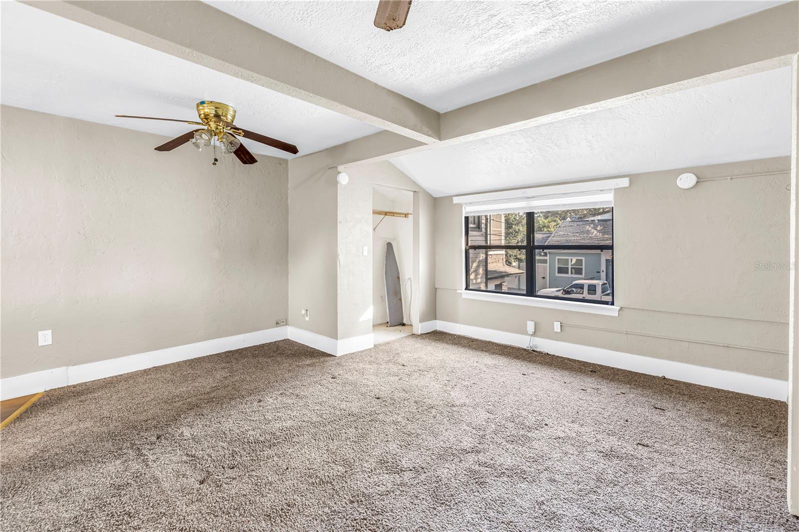 Image 43 of 54 For 1012 Granville Court N