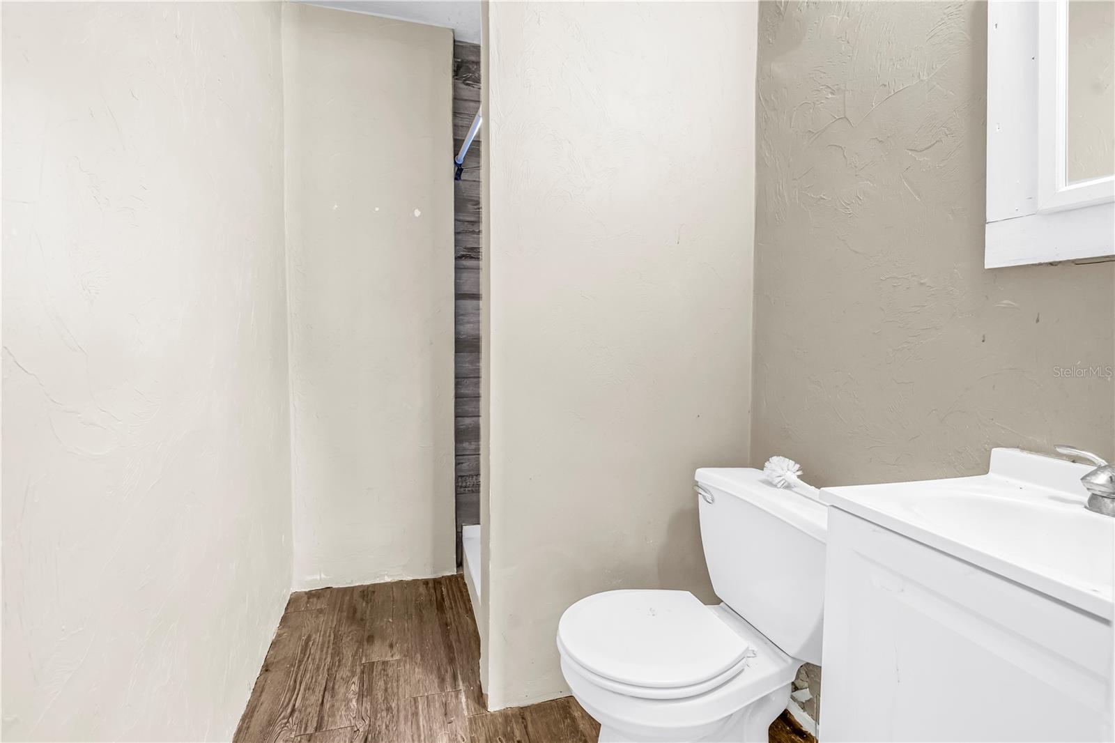 Image 45 of 54 For 1012 Granville Court N