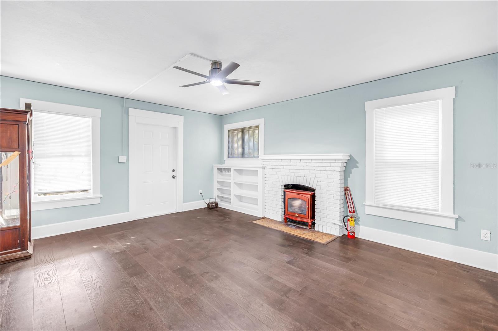 Image 5 of 54 For 1012 Granville Court N