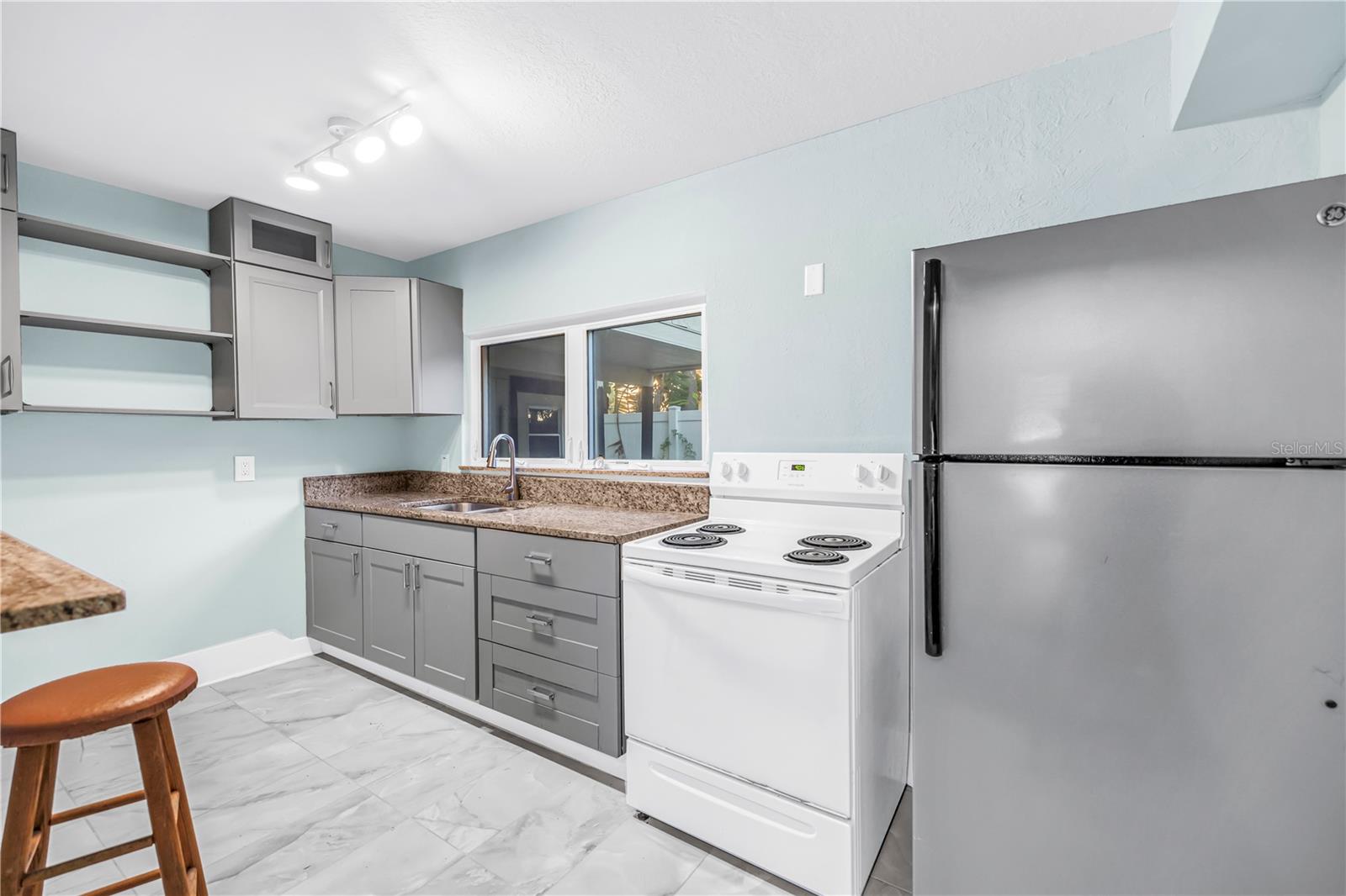 Image 7 of 54 For 1012 Granville Court N