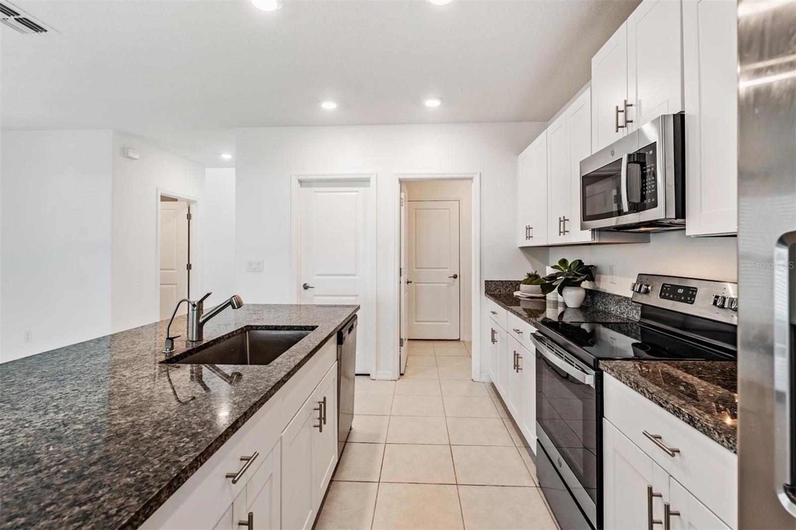 Listing photo id 9 for 6347 Ten Acre Court