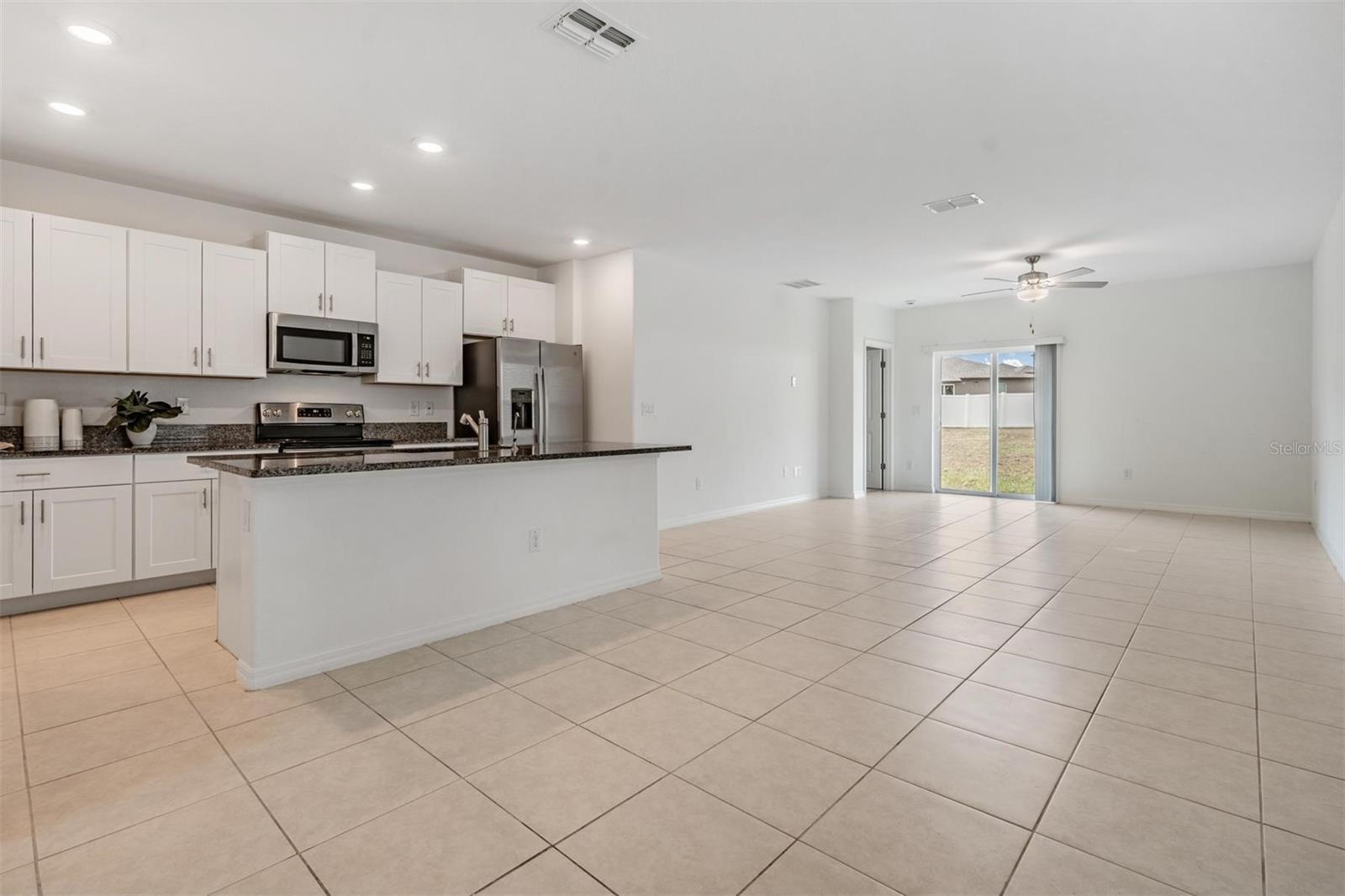 Listing photo id 11 for 6347 Ten Acre Court