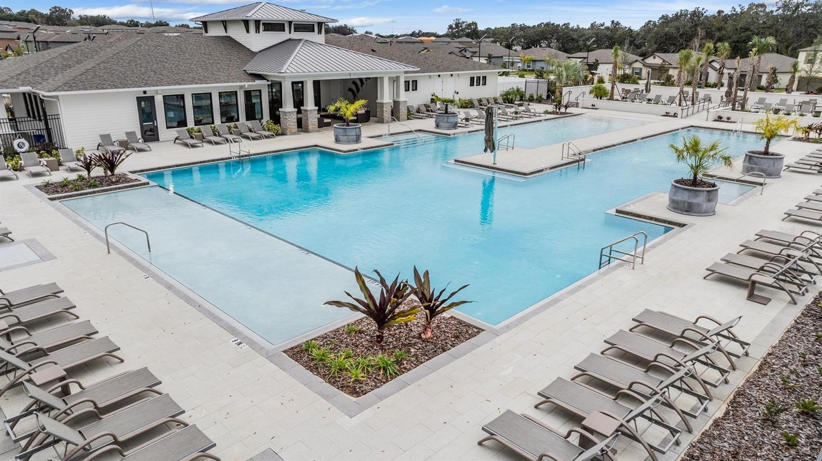 Listing photo id 42 for 6347 Ten Acre Court