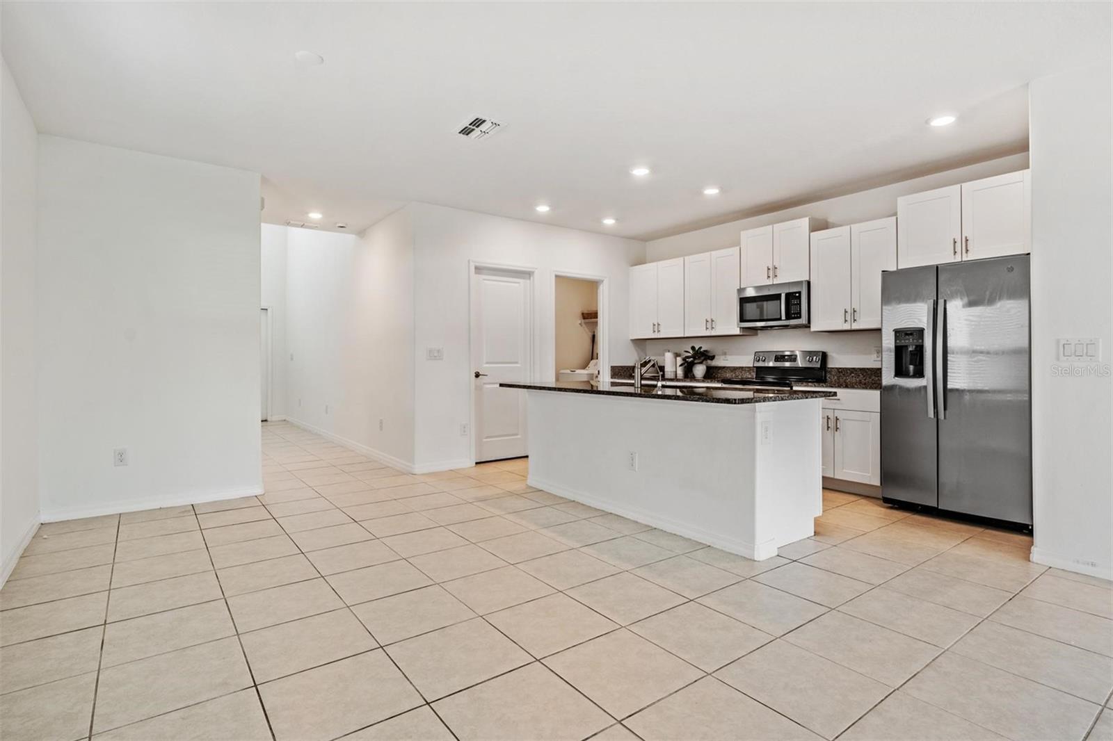 Listing photo id 4 for 6347 Ten Acre Court