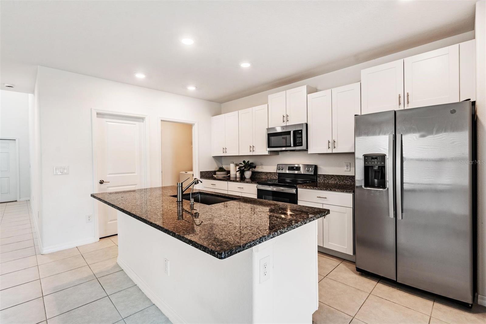 Listing photo id 6 for 6347 Ten Acre Court