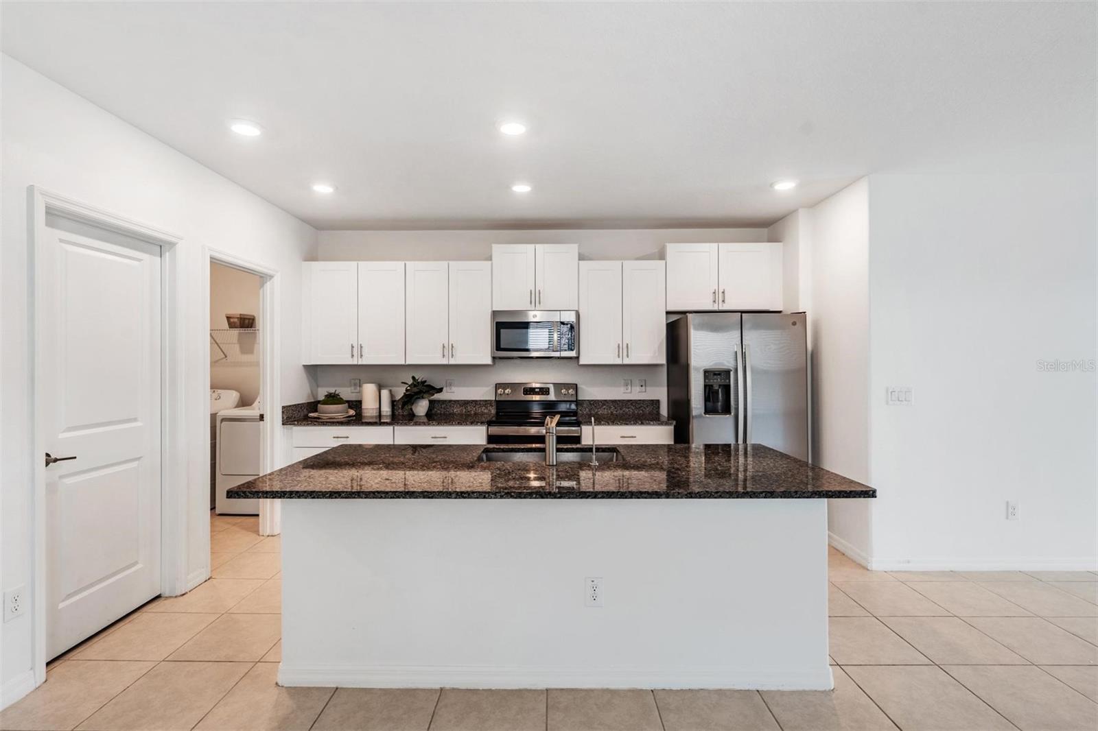 Listing photo id 7 for 6347 Ten Acre Court