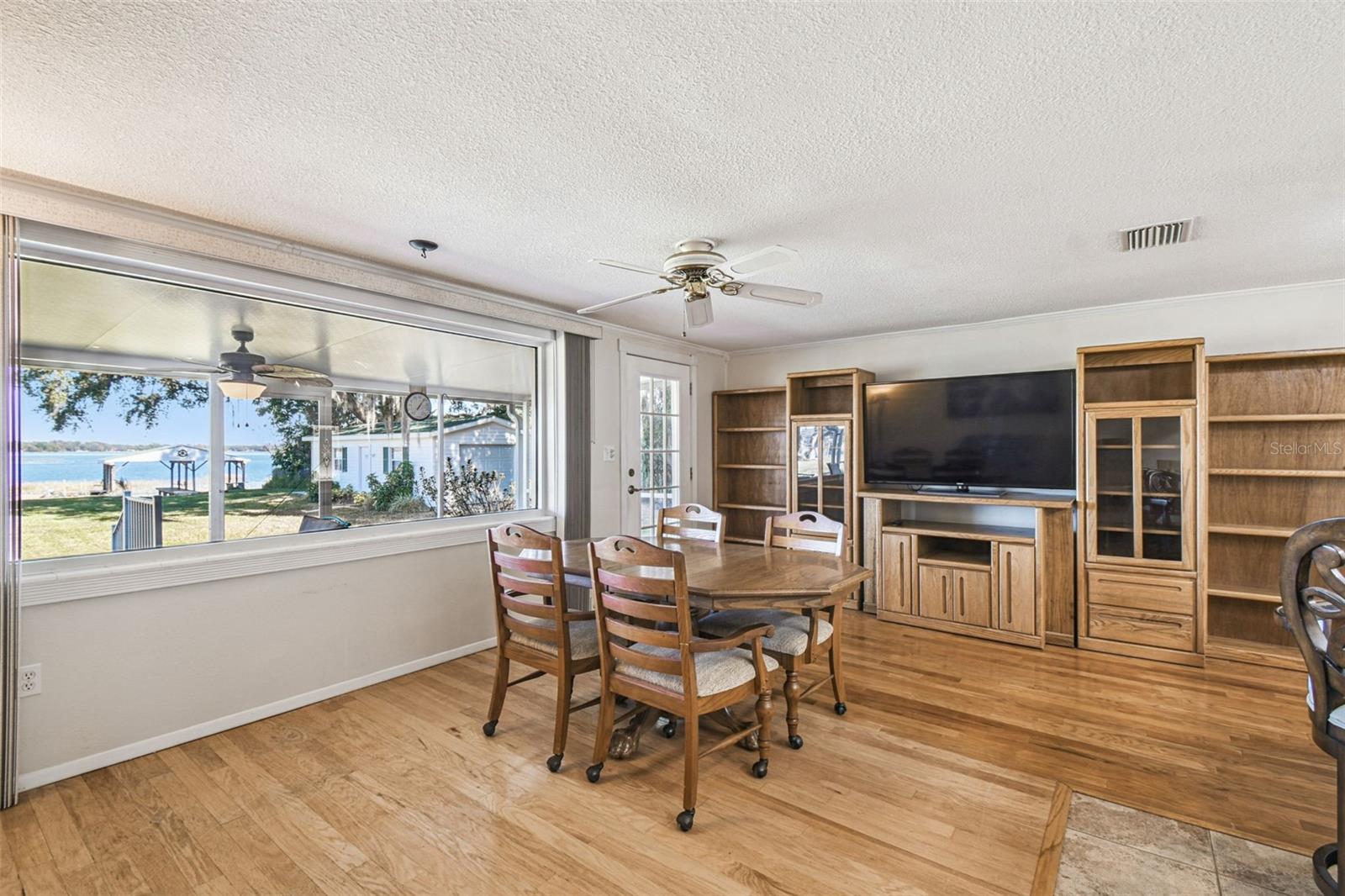 Image 19 of 51 For 3857 Orange Drive