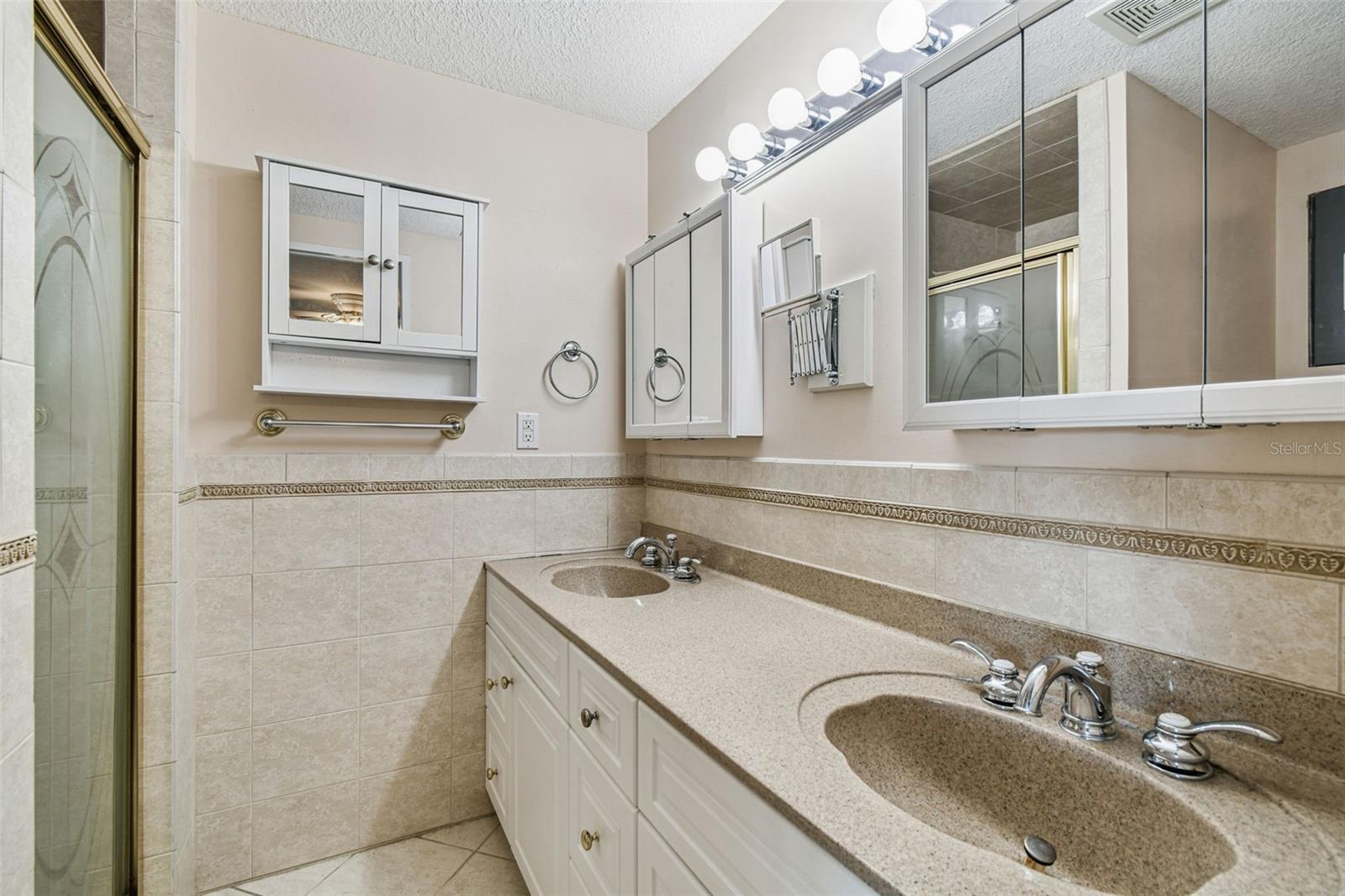 Image 21 of 51 For 3857 Orange Drive