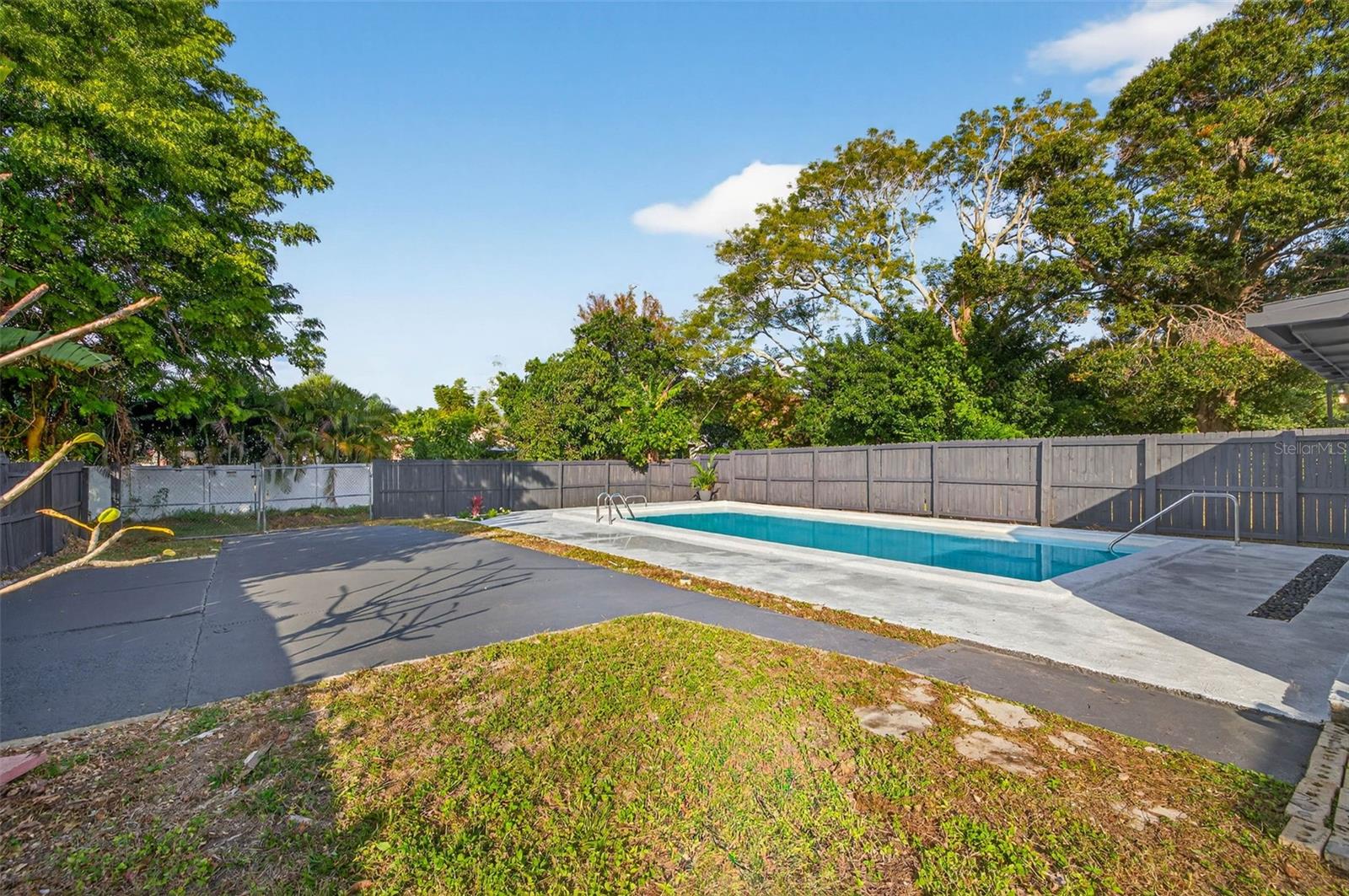 Image 28 of 33 For 3929 13th Avenue N